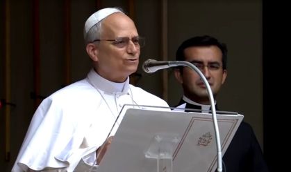 Papa Leão XIV realiza oração de domingo durante férias