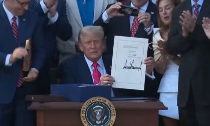 Presidente dos EUA, Donald Trump, assina "Big, Beautiful Bill" na Casa Branca