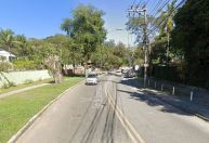 Ex-policial militar é baleado dentro do carro na zona Oeste do Rio