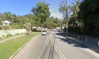 Ex-policial militar é baleado dentro do carro na zona Oeste do Rio