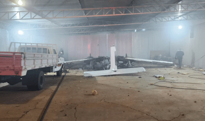Incêndio destrói avião dentro de hangar em aeroporto de São Paulo