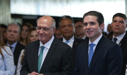 Hugo debate tarifaço com Alckmin e reforça que Câmara está “à disposição”