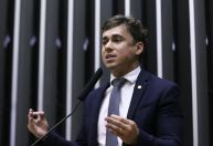 “Só porque tem vários indícios?”, questiona Nikolas ao defender Bolsonaro