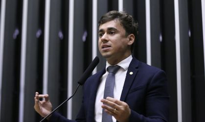 “Só porque tem vários indícios?”, questiona Nikolas ao defender Bolsonaro