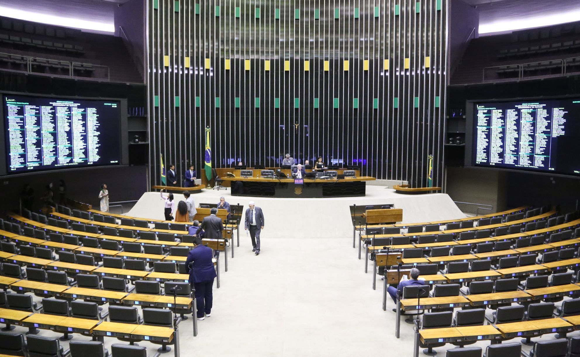 Oposição articula para votar urgência da anistia na próxima terça (16)