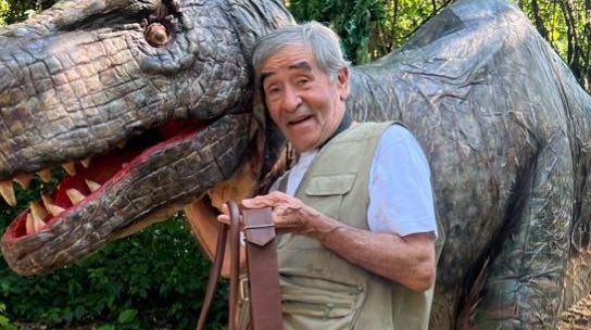 Aos 90 anos, humorista Ivo Holanda é internado