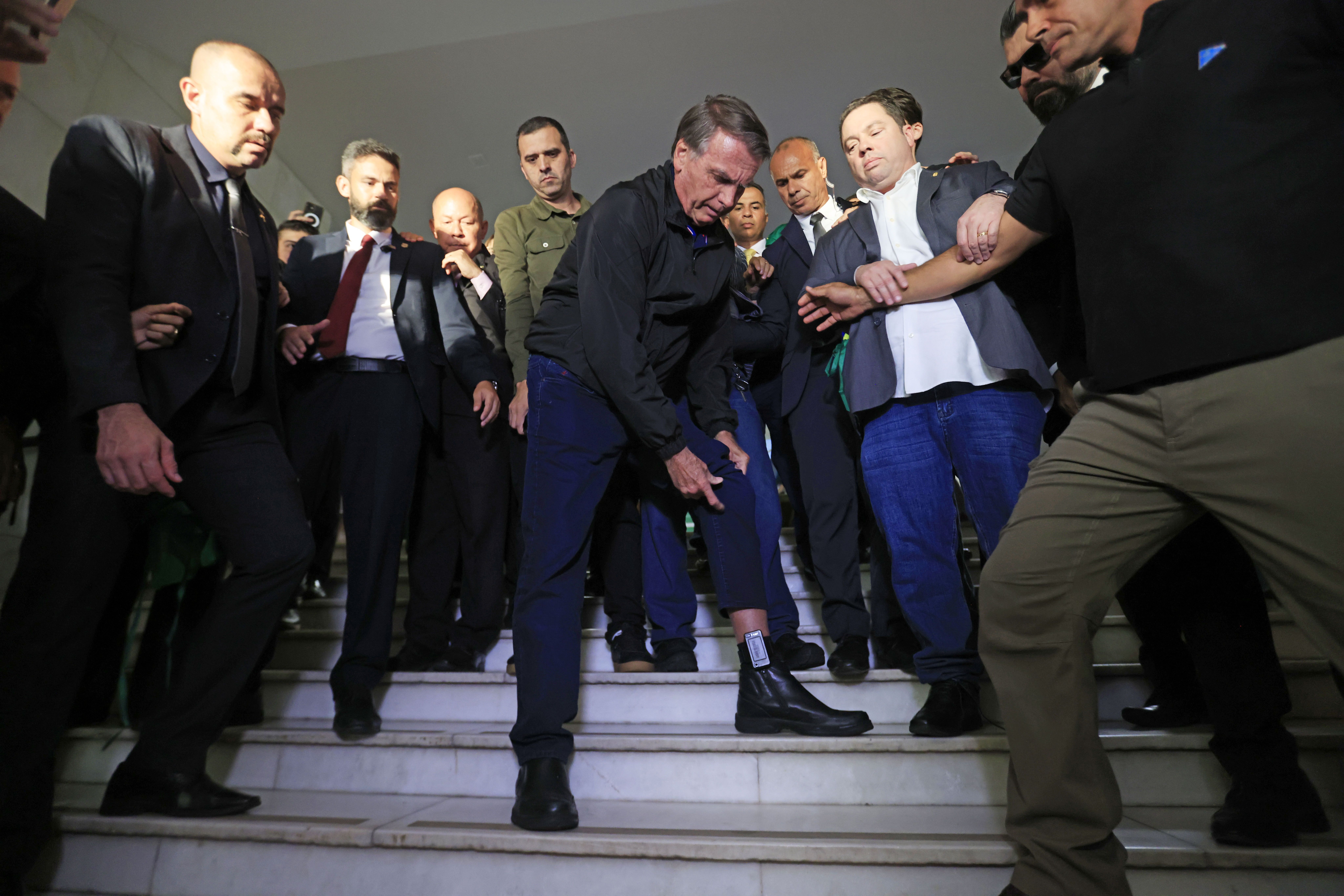 Bolsonaro tornozeleira eletrônica para os jornalistas