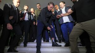 PF suspeita que aparelho de soldagem foi usado em tornozeleira de Bolsonaro