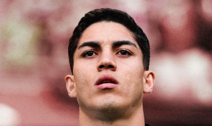 Clube inglês oficializa contratação de zagueiro do Botafogo