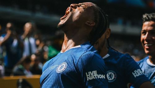 João Pedro comemora gol do Chelsea