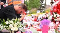 Ex-capitão do Liverpool visita memorial a Diogo Jota em Anfield