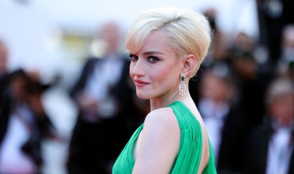 Julia Garner dá atualização sobre cinebiografia de Madonna