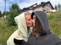 Produtora usa foto de Justin e Hailey Bieber para promover filme; entenda