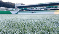 Congelou: estádio do Juventude amanhece geado em Caxias do Sul (RS)