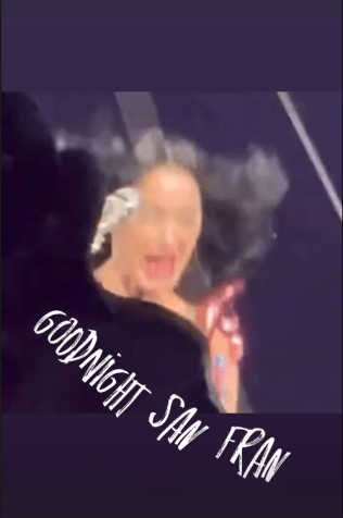 Katy Perrry durante queda em show • Reprodução/ Instagram