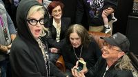 Antes de morrer, Ozzy viu pedido de casamento filha em bastidores de show