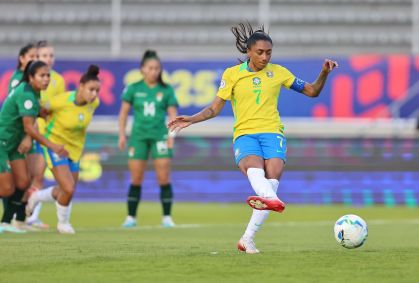 Kerolin marca três, Brasil goleia a Bolívia e segue invicto na Copa América