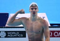 Astro de Paris 2024, nadador francês quebra recorde mundial nos 200m medley