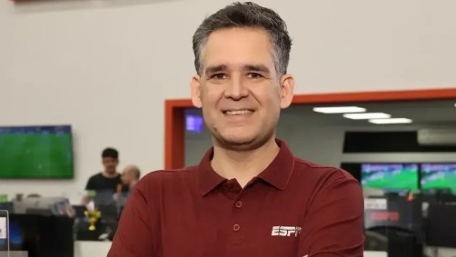 Leonardo Bertozzi, comentarista da ESPN, anunciou retorno à TV após afastamento