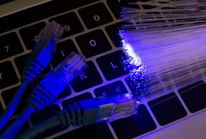 Cientistas japoneses quebram recorde de velocidade de internet