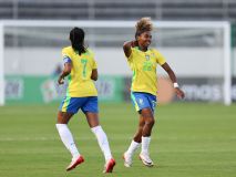 Luany comemorando um gol na Copa América Feminina