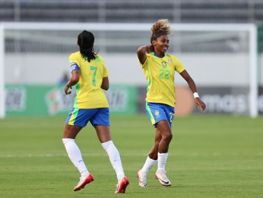 Luany comemorando um gol na Copa América Feminina