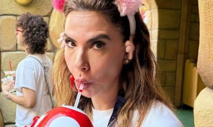 Luciana Gimenez posa com os dois filhos em viagem ao Japão
