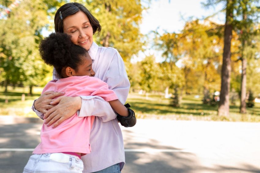 Caring for someone else reinforces the idea that the future can be important • Freepik