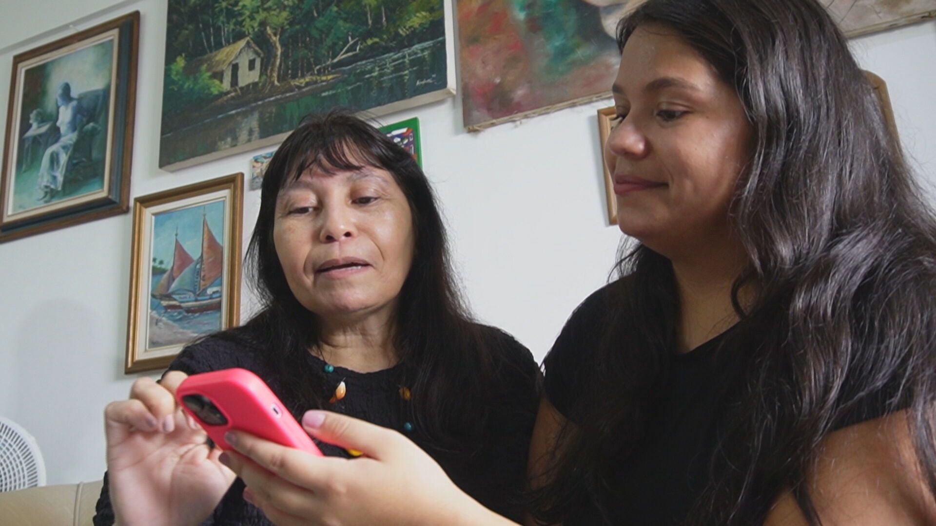 Patricia e Ana, mãe e filha, se inscreveram como voluntárias para trabalhar na COP30.