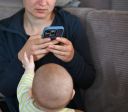 Entenda como o uso do celular pode afetar interações entre pais e filhos
