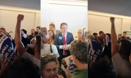 Manifestantes tentam invadir gabinete de Hugo Motta na Câmara