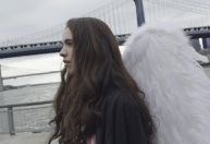 Atriz de "A Substância" lança carreira "secreta" na música