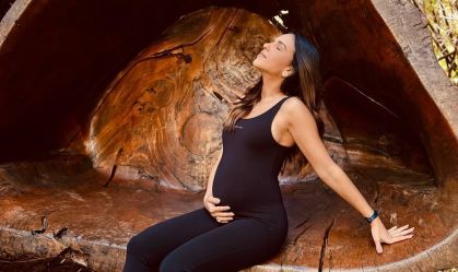 Mariana Rios posa com barriguinha de grávida à mostra durante viagem; veja
