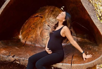 Mariana Rios posa com barriguinha de grávida à mostra durante viagem; veja