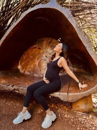 Mariana Rios posa com barriguinha de grávida à mostra durante viagem; veja