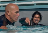 Medina surfa com Kelly Slater e elogia ídolo: "Difícil colocar em palavras"