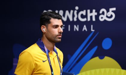 Mehdi Taremi chega ao Allianz Arena, palco da final da Champions League entre Inter de Milão e PSG