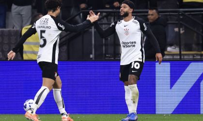 Memphis Depay marca primeiro gol em clássicos pelo Corinthians; veja