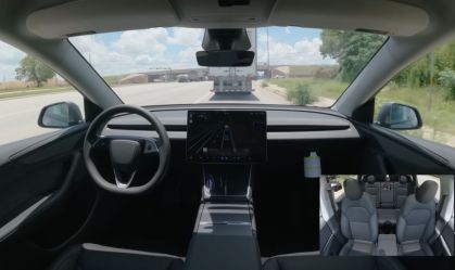 Tesla faz a primeira entrega autônoma e dirige até comprador; veja vídeo