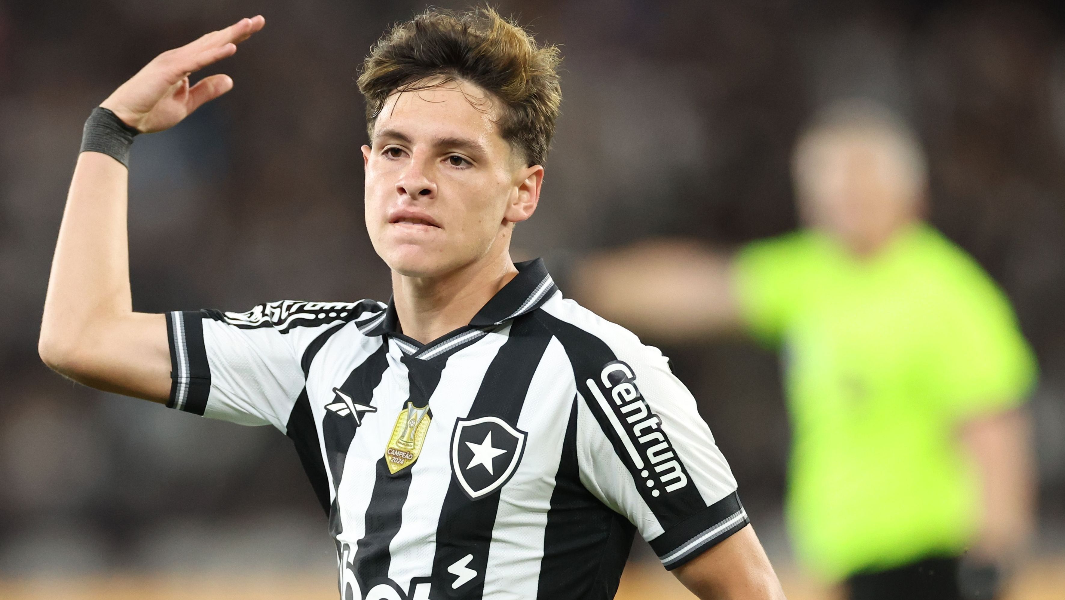 Montoro comemora gol do Botafogo sobre o Red Bull Bragantino pela Copa do Brasil