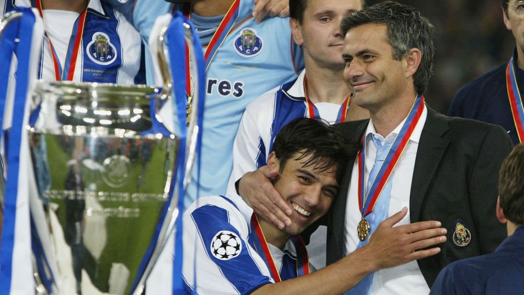 Mourinho despontou no futebol mundial ao vencer a Champions com o Porto em 2004