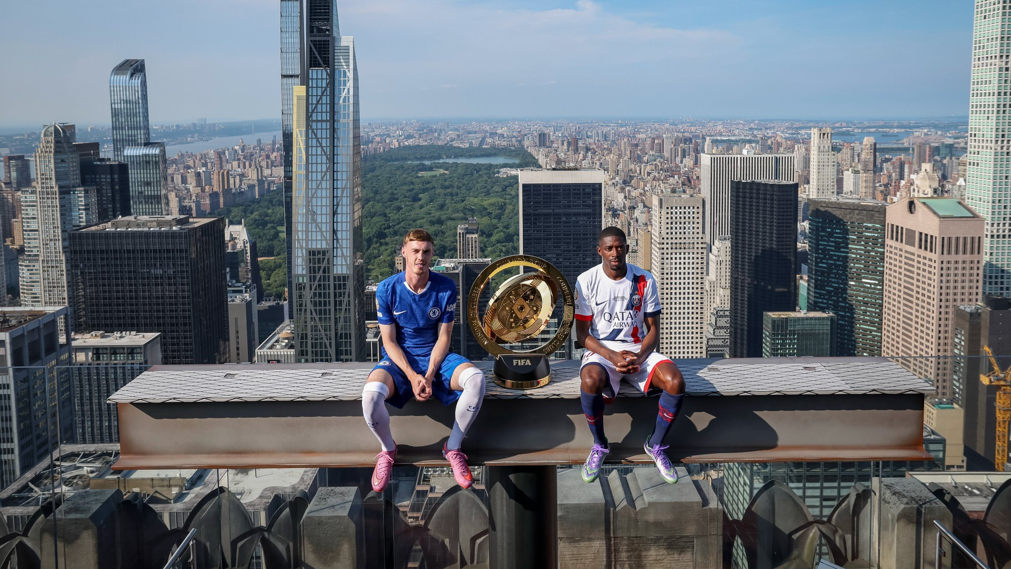 Palmer e Dembélé posam nos céus de Nova York antes de final do Mundial