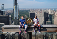 Chelsea x PSG: Palmer e Dembélé recriam foto icônica em arranha-céu de NY