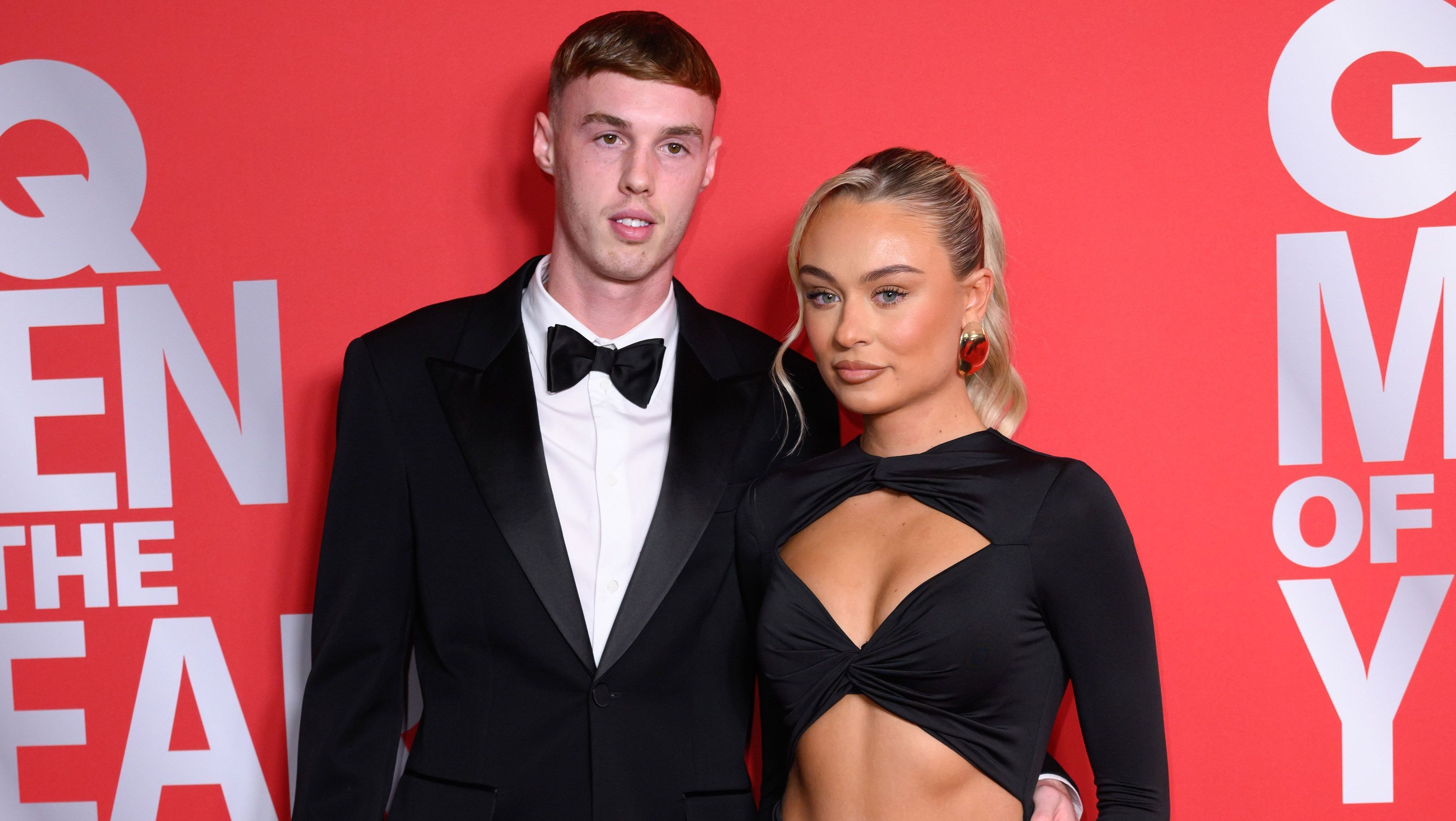 Cole Palmer e Connie Grace em premiação da revista GQ