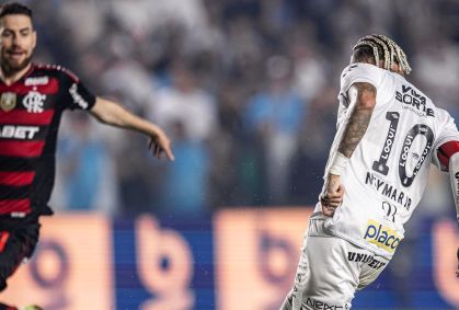 Neymar marca primeiro gol com bola rolando desde retorno ao Santos