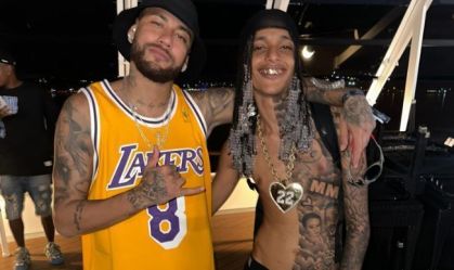 Oruam ao lado de seu ídolo, o craque Neymar