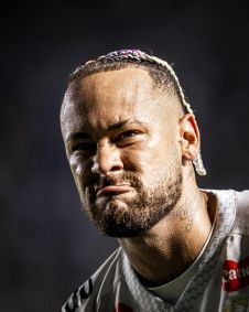 Neymar comemora gol do Santos sobre o Flamengo