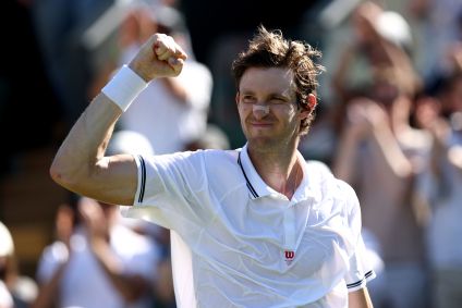 Nicolas Jarry celebra vitória sobre Holger Rune em Wimbledon