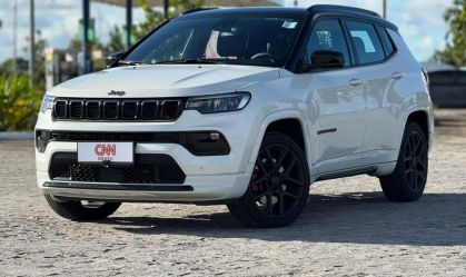 Jeep Compass Blackhawk 2026 inaugura motor Hurricane flex de 272 cv