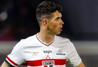Oscar fratura três vértebras e vira desfalque no São Paulo
